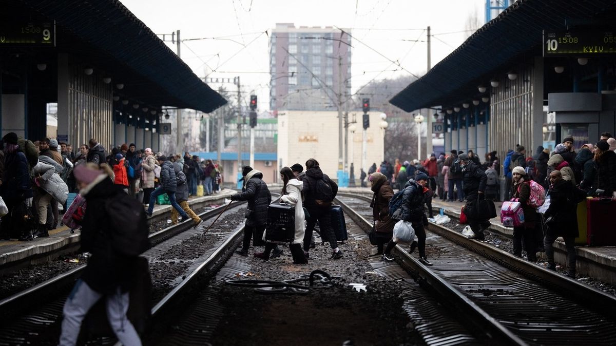 Exploze v Kyjevě. Ruská střela poškodila nádraží